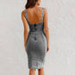 Justerbart axelbands U-ringad slitsad denim bodycon cami klänning
