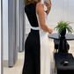 Elegant svartvit ärmlös jumpsuit med V-ringning och vida ben i kontrastfärger