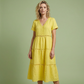 🌸👗✨ Elegant damklänning med V-ringning och spetsdetaljer – feminin, elegant, perfekt för speciella tillfällen. 🕊️
