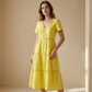 🌸👗✨ Elegant damklänning med V-ringning och spetsdetaljer – feminin, elegant, perfekt för speciella tillfällen. 🕊️