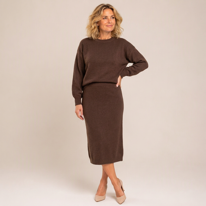 Sett med strikket crewneck-topp og midikjole for kvinner