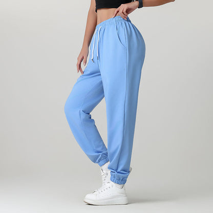Avslappede joggebukser i atletisk stil for kvinner med snørelukking