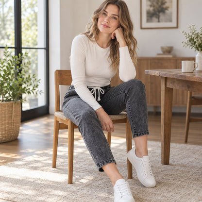 Slim-fit cropped jeans med elastisk linning for kvinner