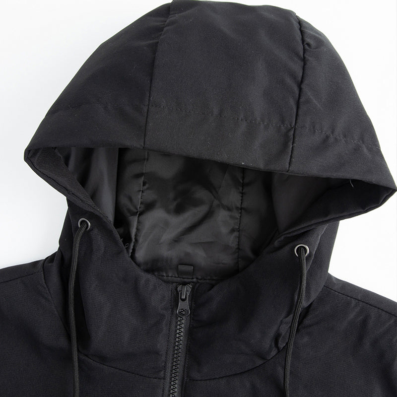 Mellomlang vindjakke i trench-stil med hette for menn